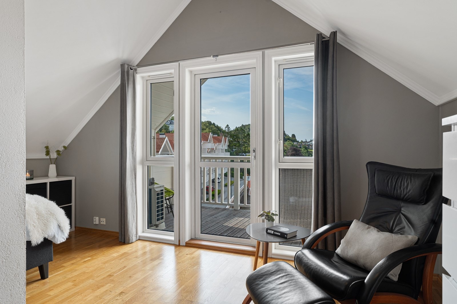 Utgang til terrasse fra loftstue Galleribilde
