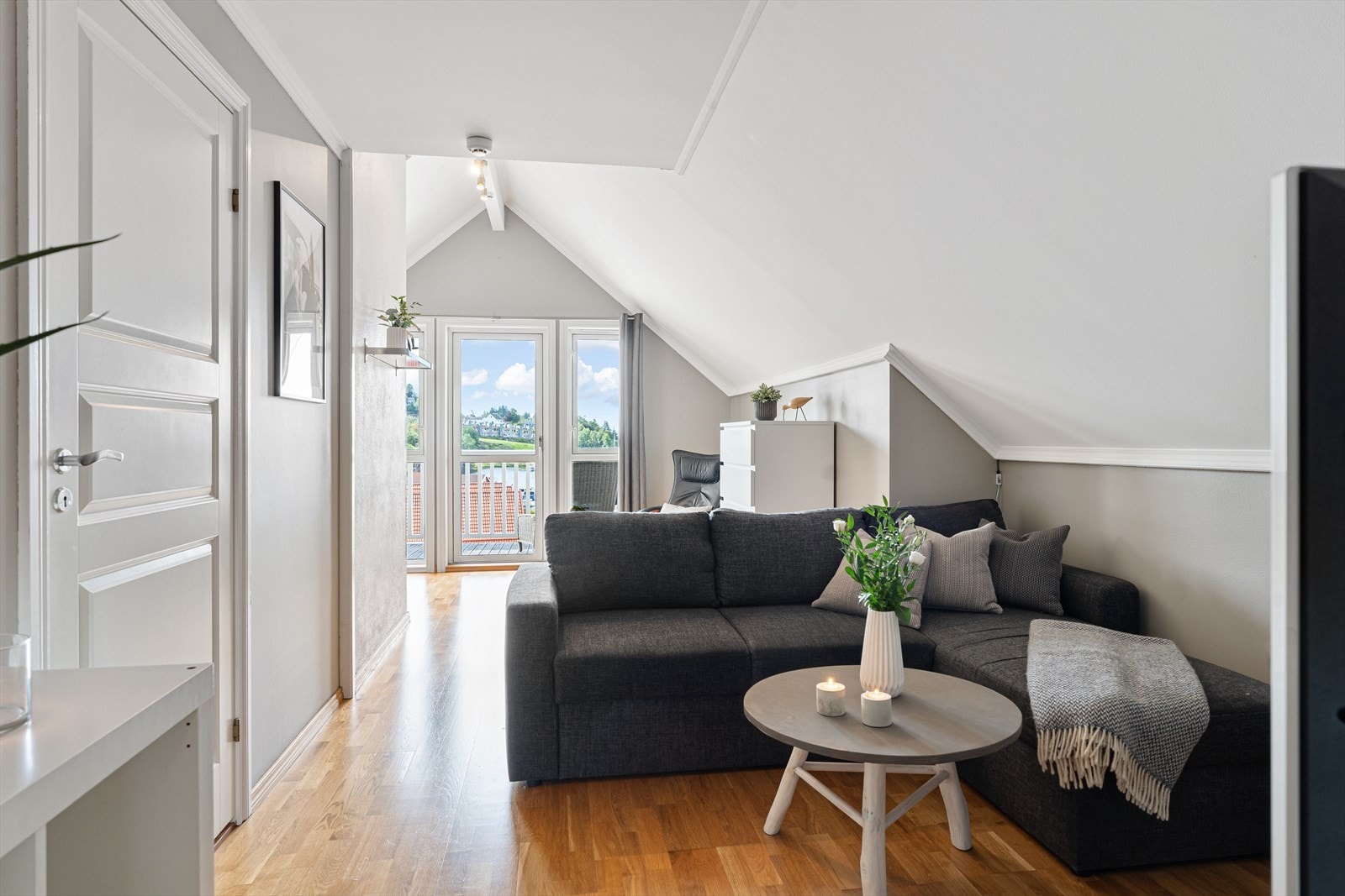 Meget trivelig loftstue med sovealkove Galleribilde