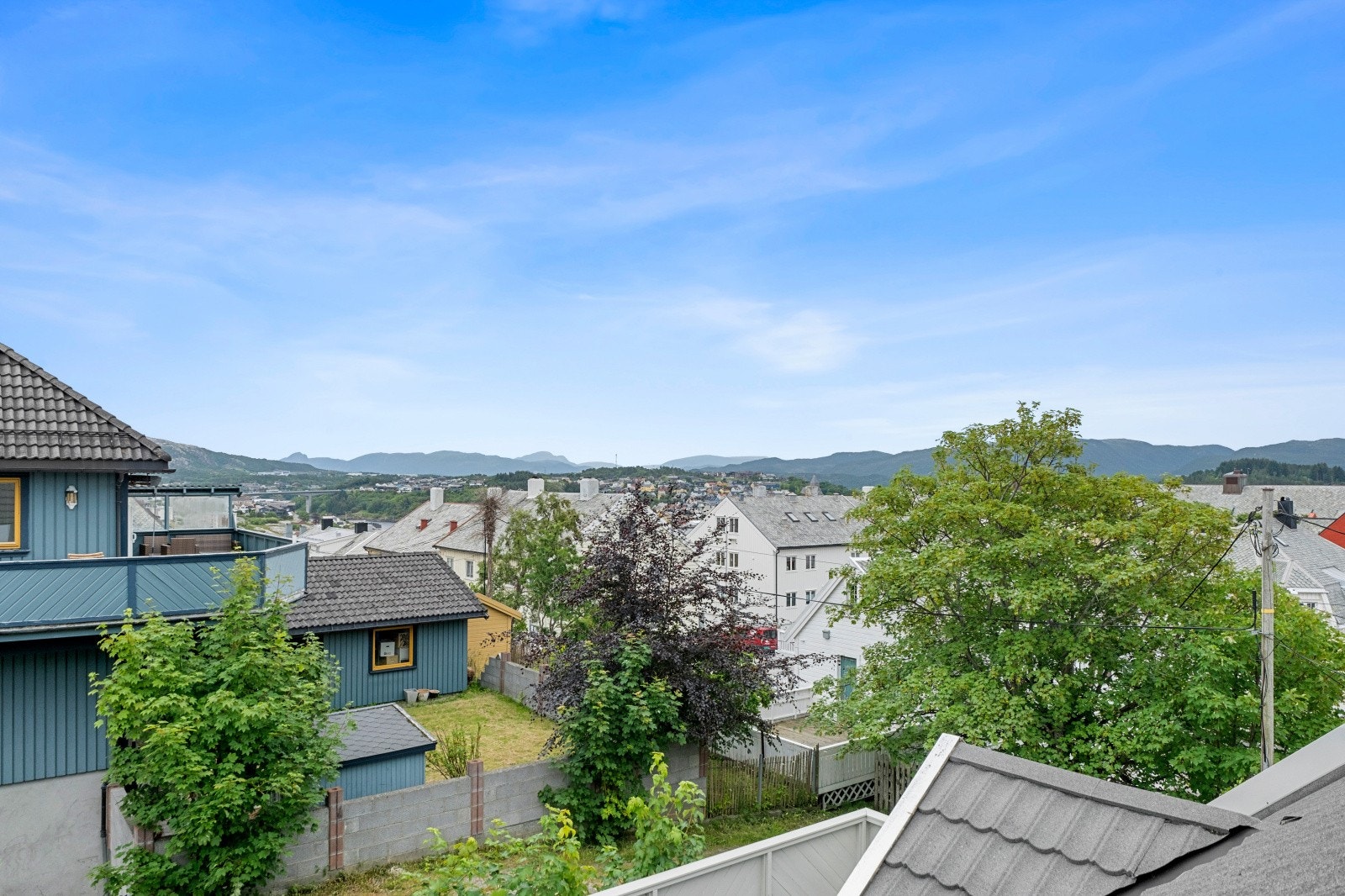 Flott utsikt over byen og mot Nordlandet Galleribilde