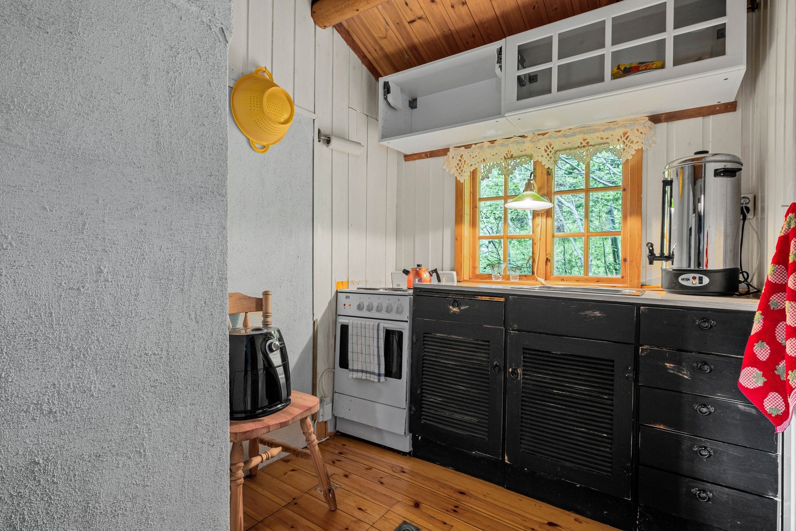 Hyttens kjøkken. Galleribilde