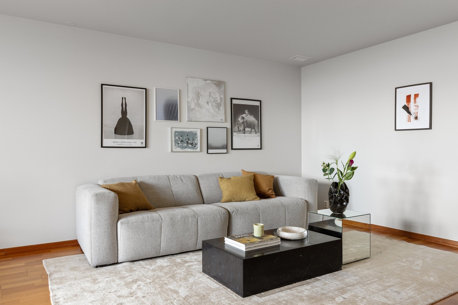 Boligen byr på mye plass til alternativ møblering. Galleribilde