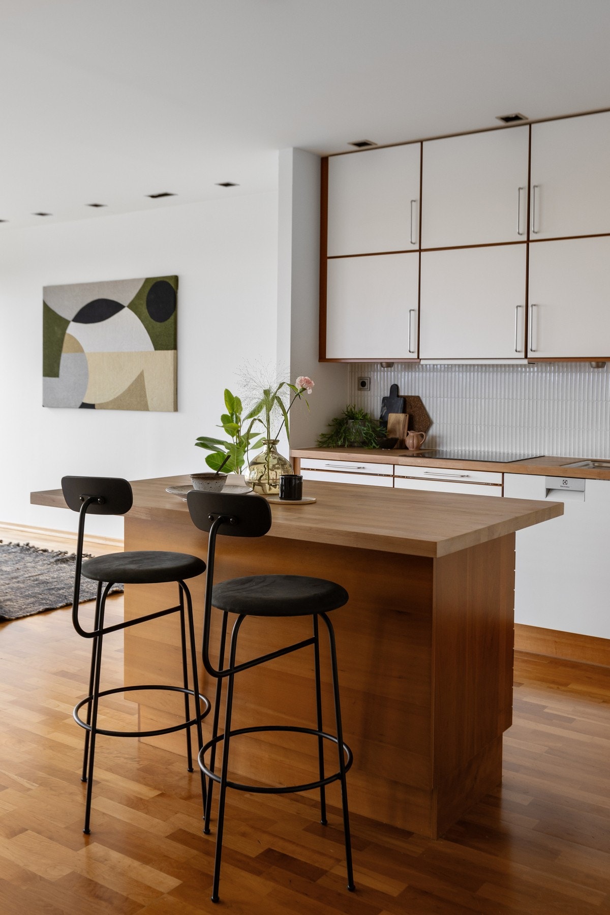 Benkeplater og kjøkkenøy i solid treverk. Galleribilde