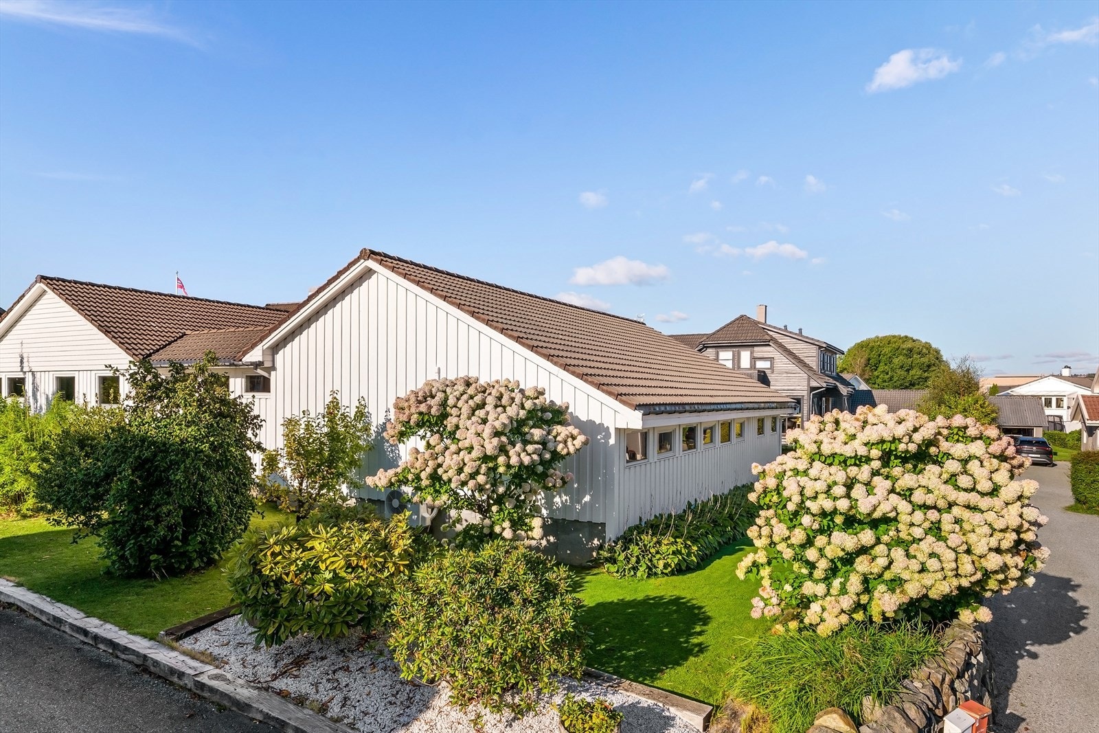 En herlig eiendom i rolig gate. Like ved skole og vannet. En sjelden sjanse på Ganddal - like ved skolen og vannet. Galleribilde