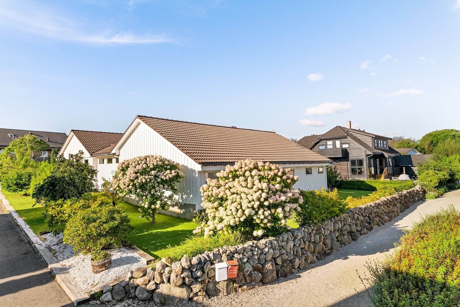 En sjelden sjanse på Ganddal - like ved skolen og vannet. Galleribilde