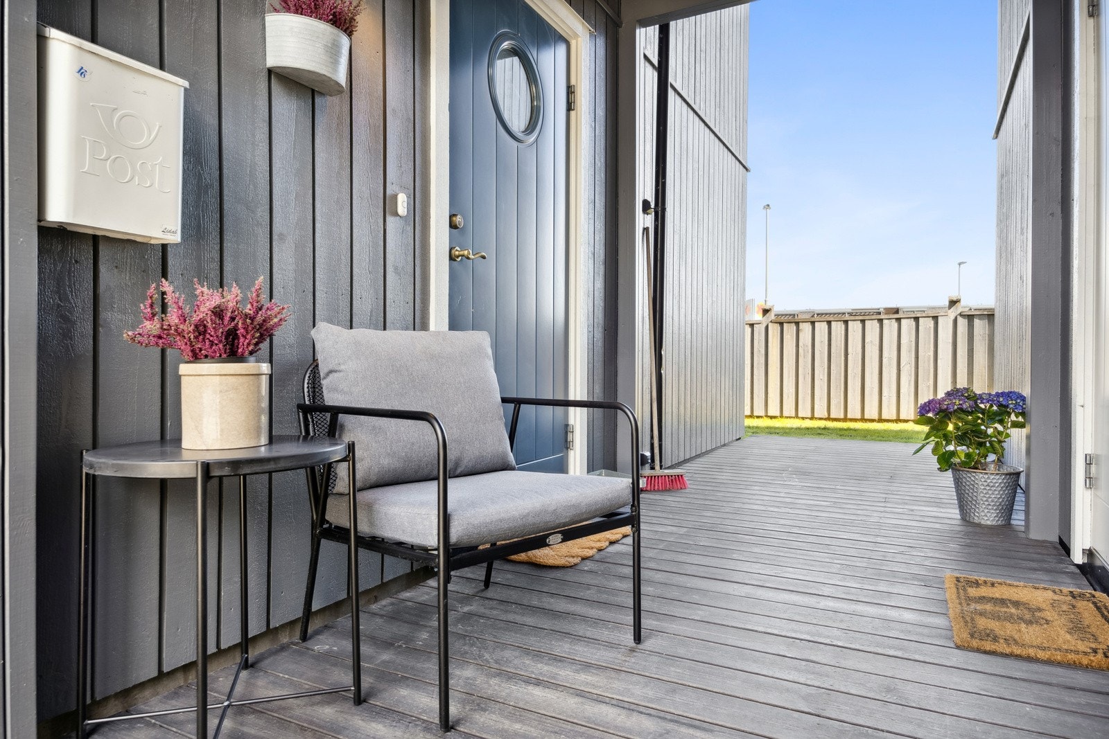 Eget inngangsparti til boligen. Galleribilde