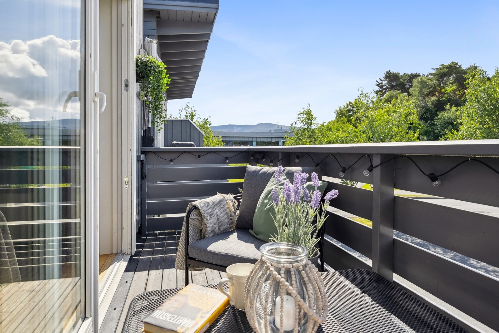 Sørvendt veranda i andre etasje har meget gode solforhold. Galleribilde