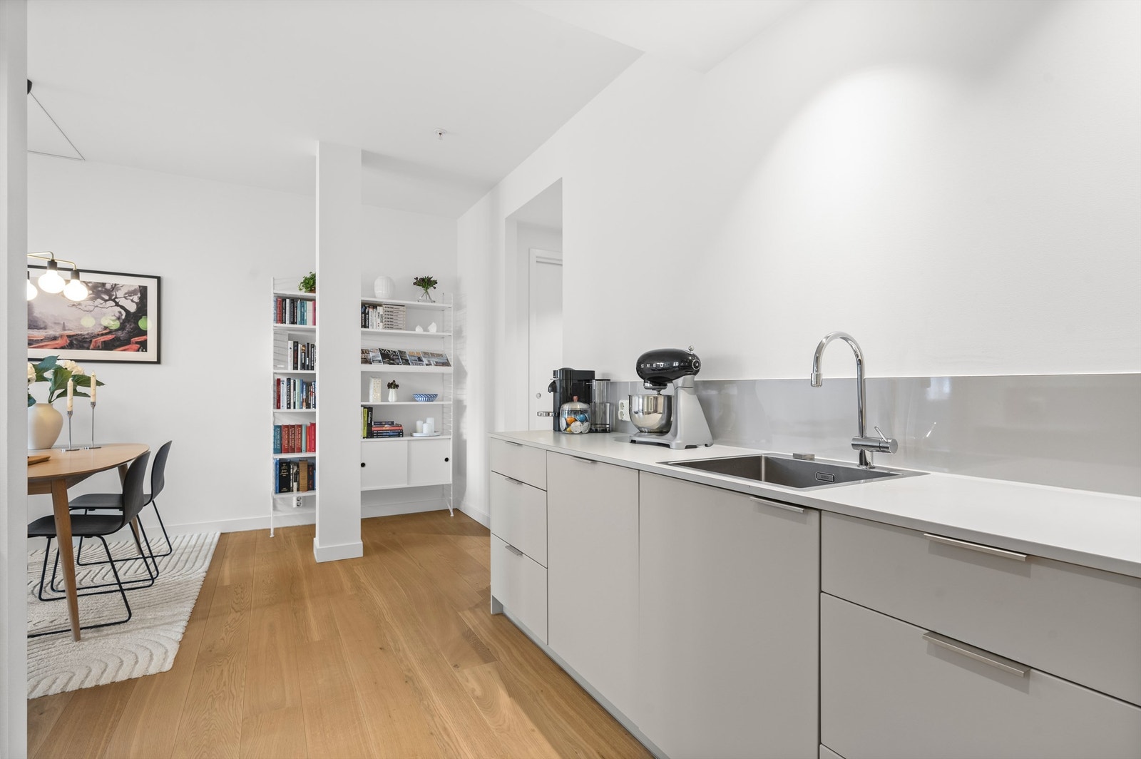 Boligen er tilknyttet Global Connect som leverandør av fibernett. Kollektiv avtale i borettslaget med avgift kr 349,- pr. mnd. og inkluderer 50 mbps. Galleribilde