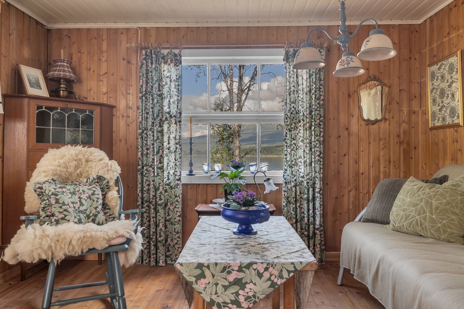 Nydelig utsikt fra stuevinduet Galleribilde