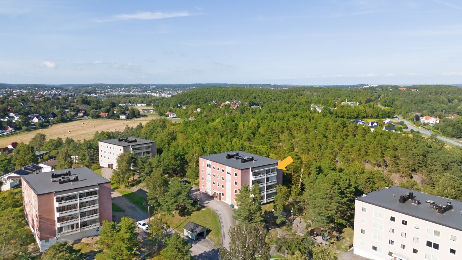 Leiligheten ligger i 4 etg i veldrevet borettslag. Galleribilde