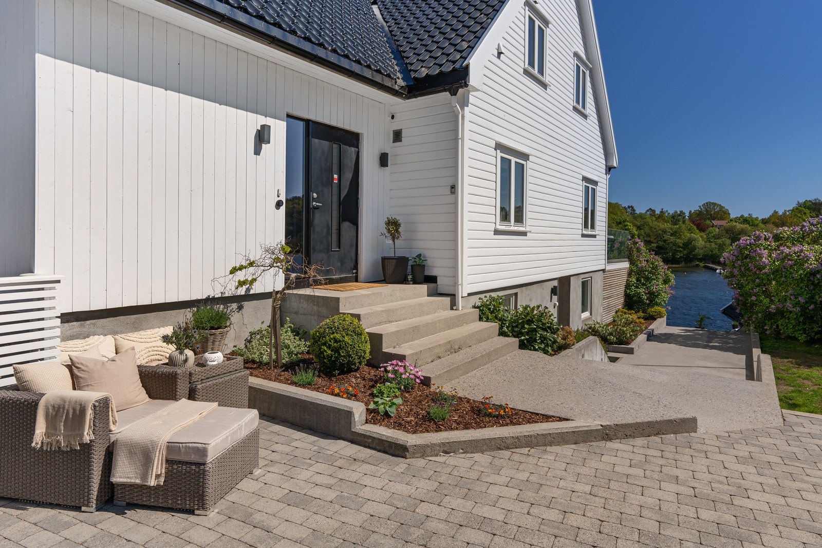 Fra det påbygde inngangspartiet til huset Galleribilde