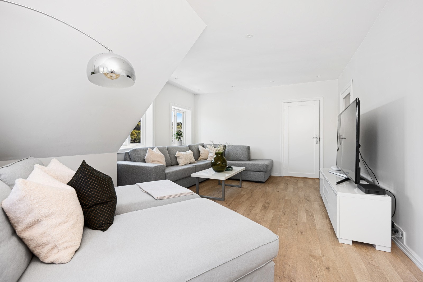 Lys og romslig loftstue i 2.etg. Galleribilde