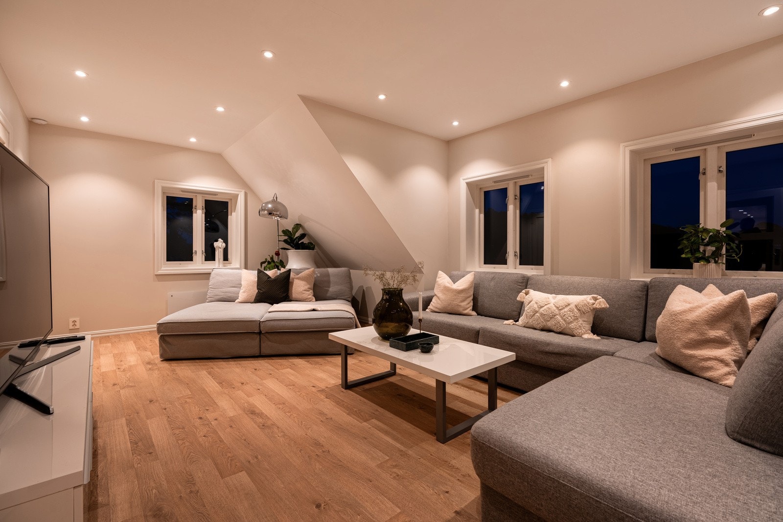 Stemningsbilde fra loftstuen i 2.etg. Galleribilde