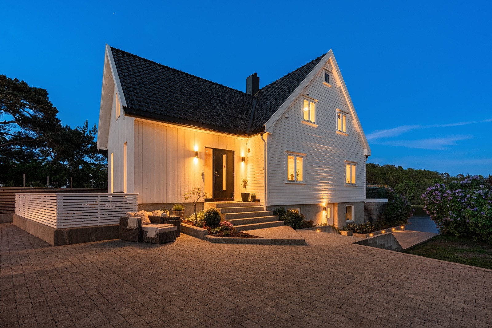 Enebolig med hybel i kjelleretg. Galleribilde