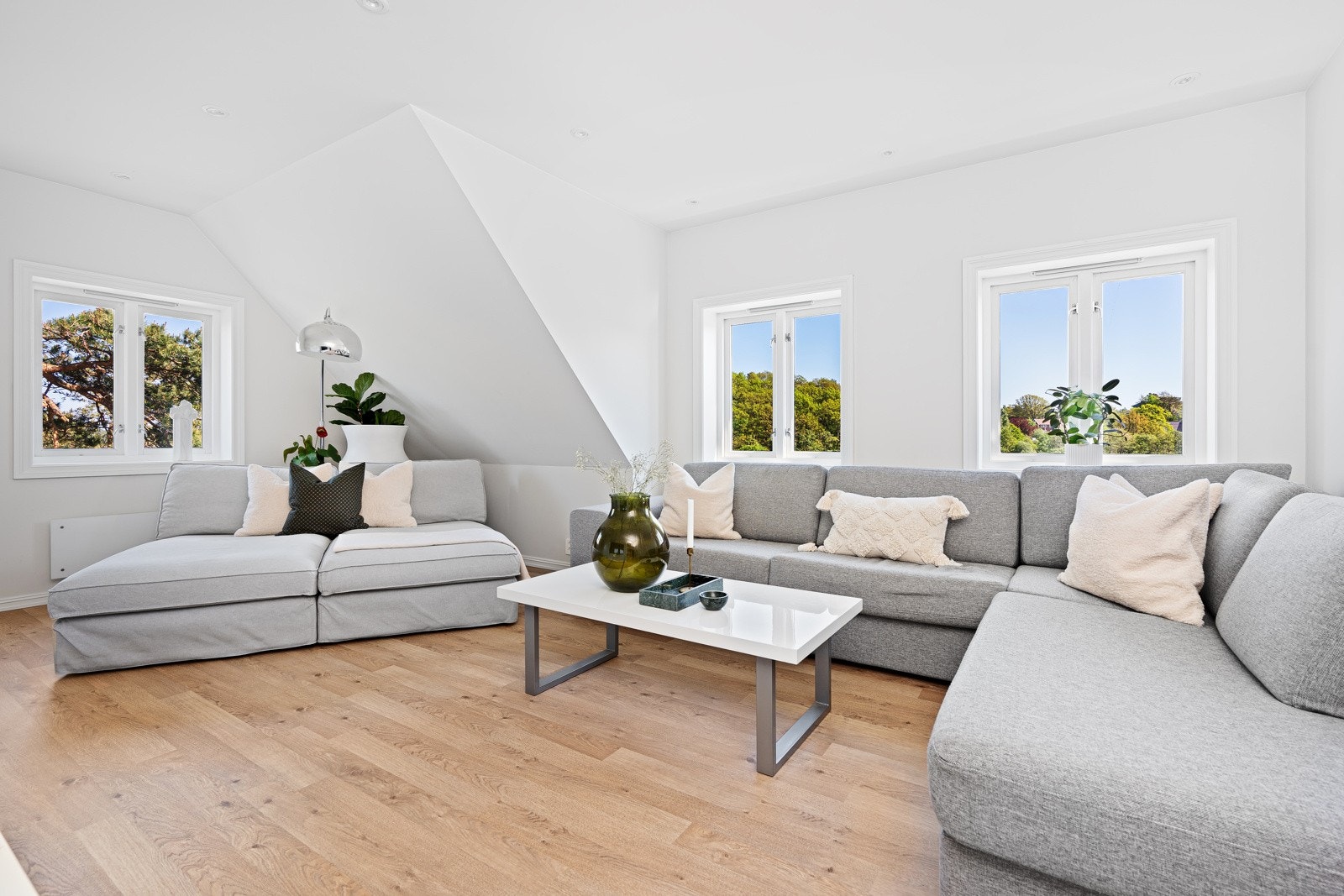 Lys og romslig loftstue i 2.etg. Galleribilde