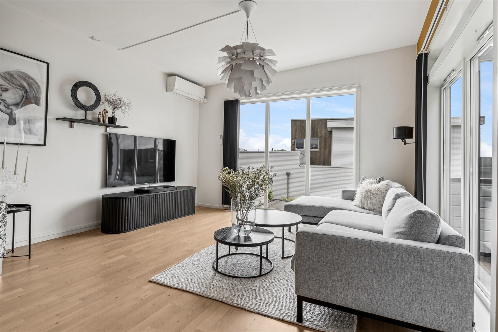 Det er montert varmepumpe som kommer godt med på både kalde og varme dager Galleribilde