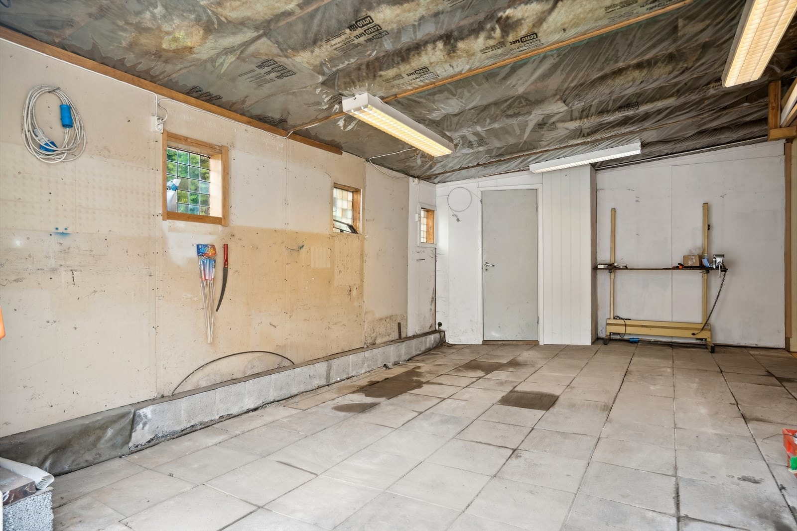 I tillegg er det oppført garasje/ verksted på eiendommen med mye lagringsplass. Galleribilde