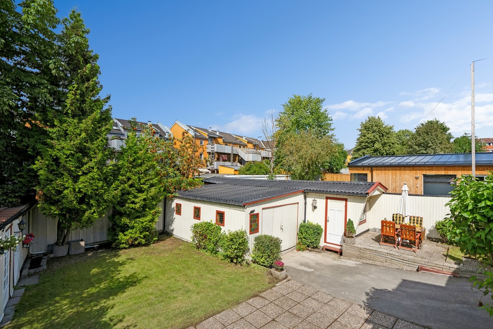 Eiendommen er pent opparbeidet og ligger skjermet til med gode solforhold. Galleribilde