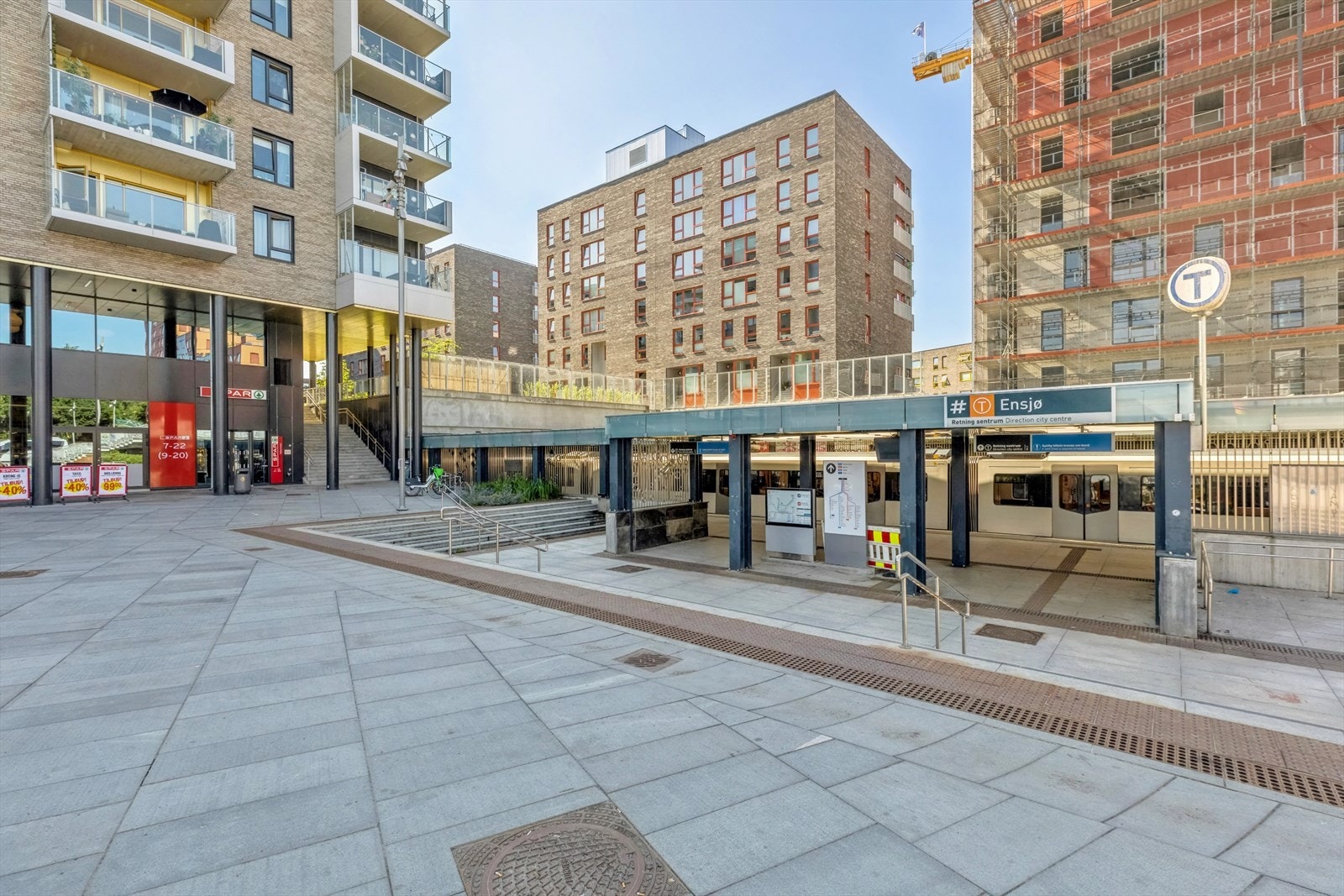 Gangavstand til Ensjø T-bane med linje 1-4. Galleribilde