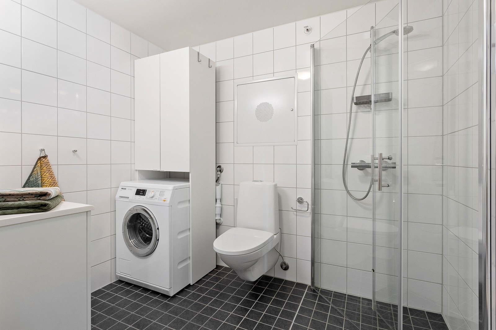 Pent flislagt baderom fra byggeåret 2015 Galleribilde