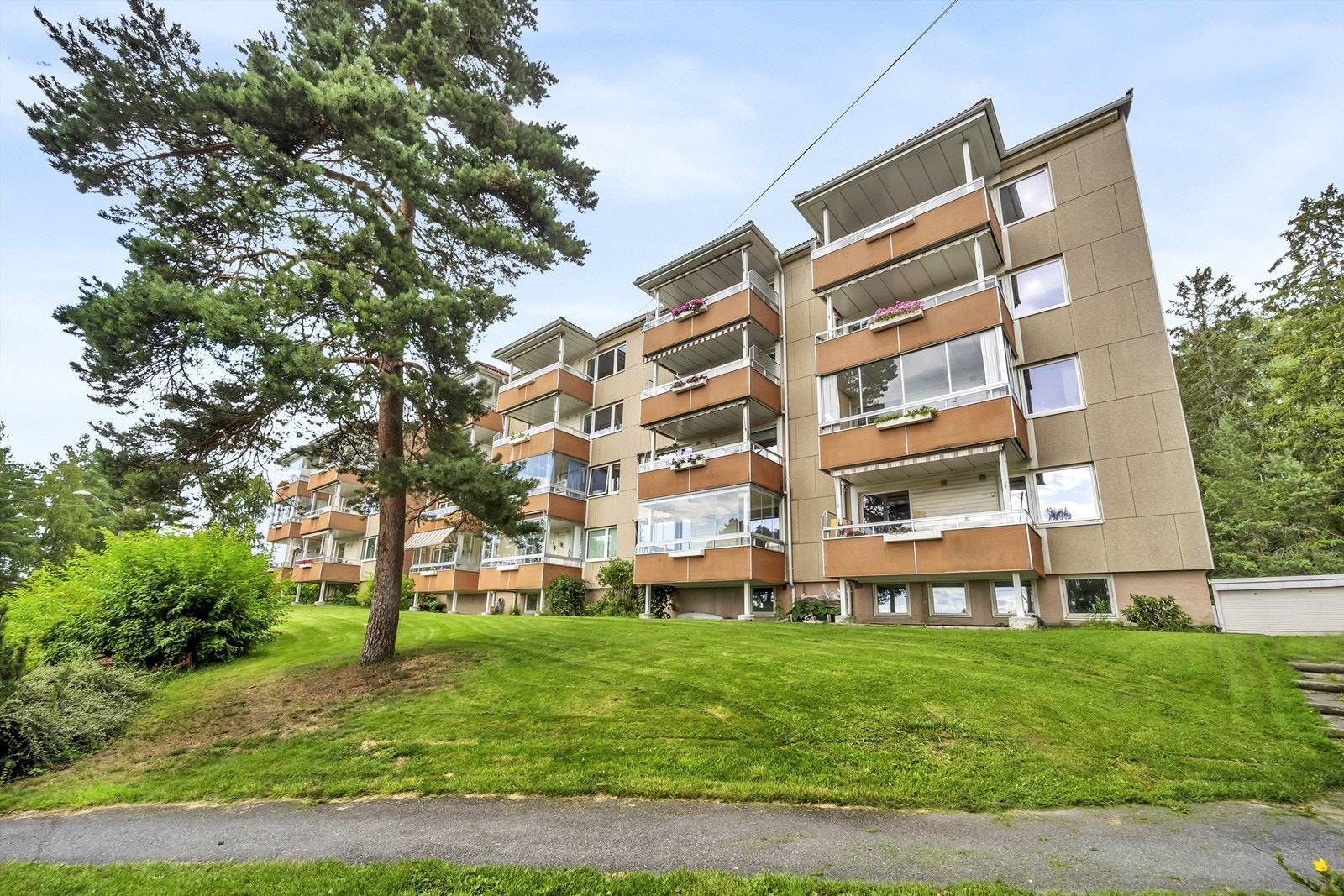 Fasade - balkongside. Galleribilde