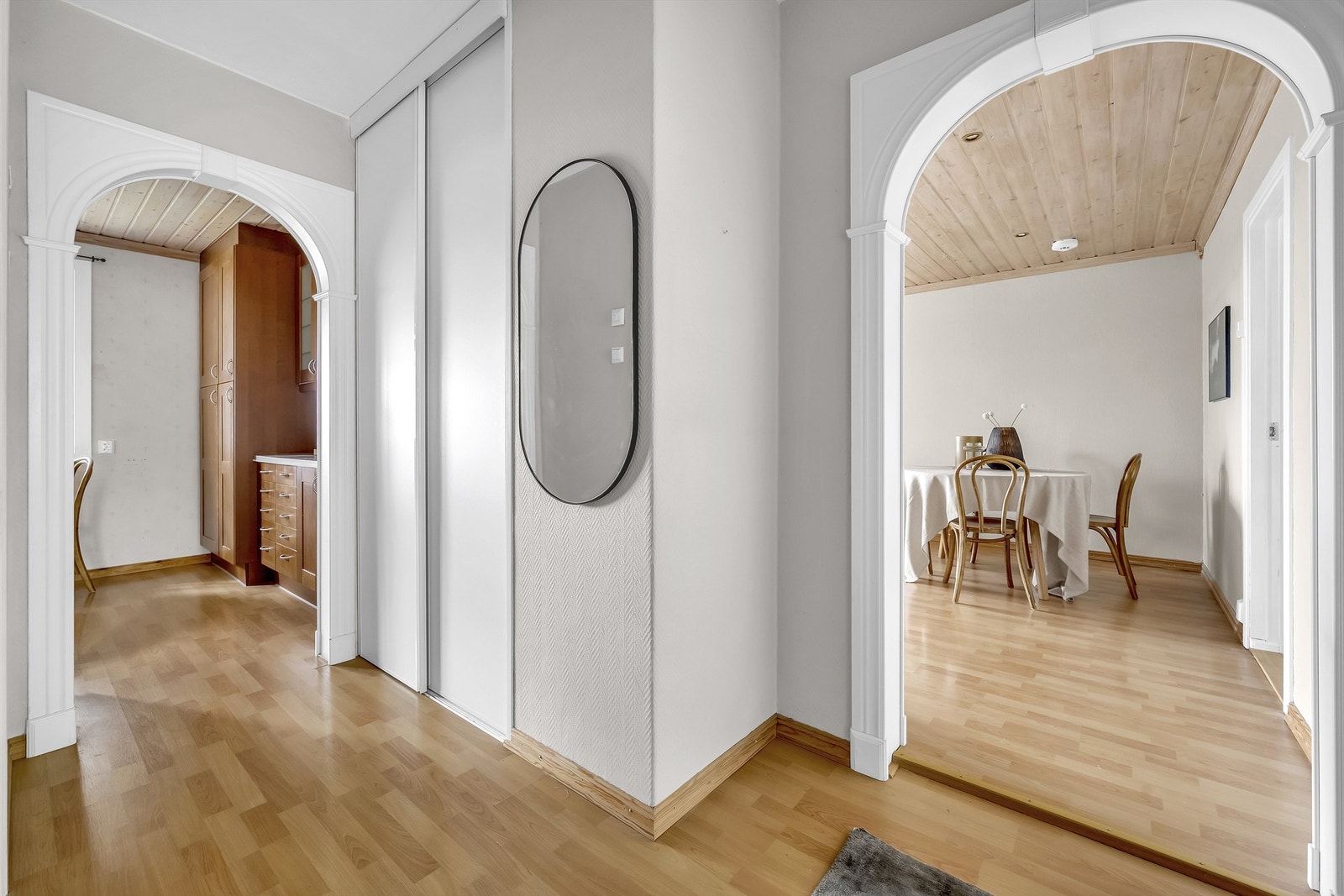 Entré/mellomgang. Galleribilde