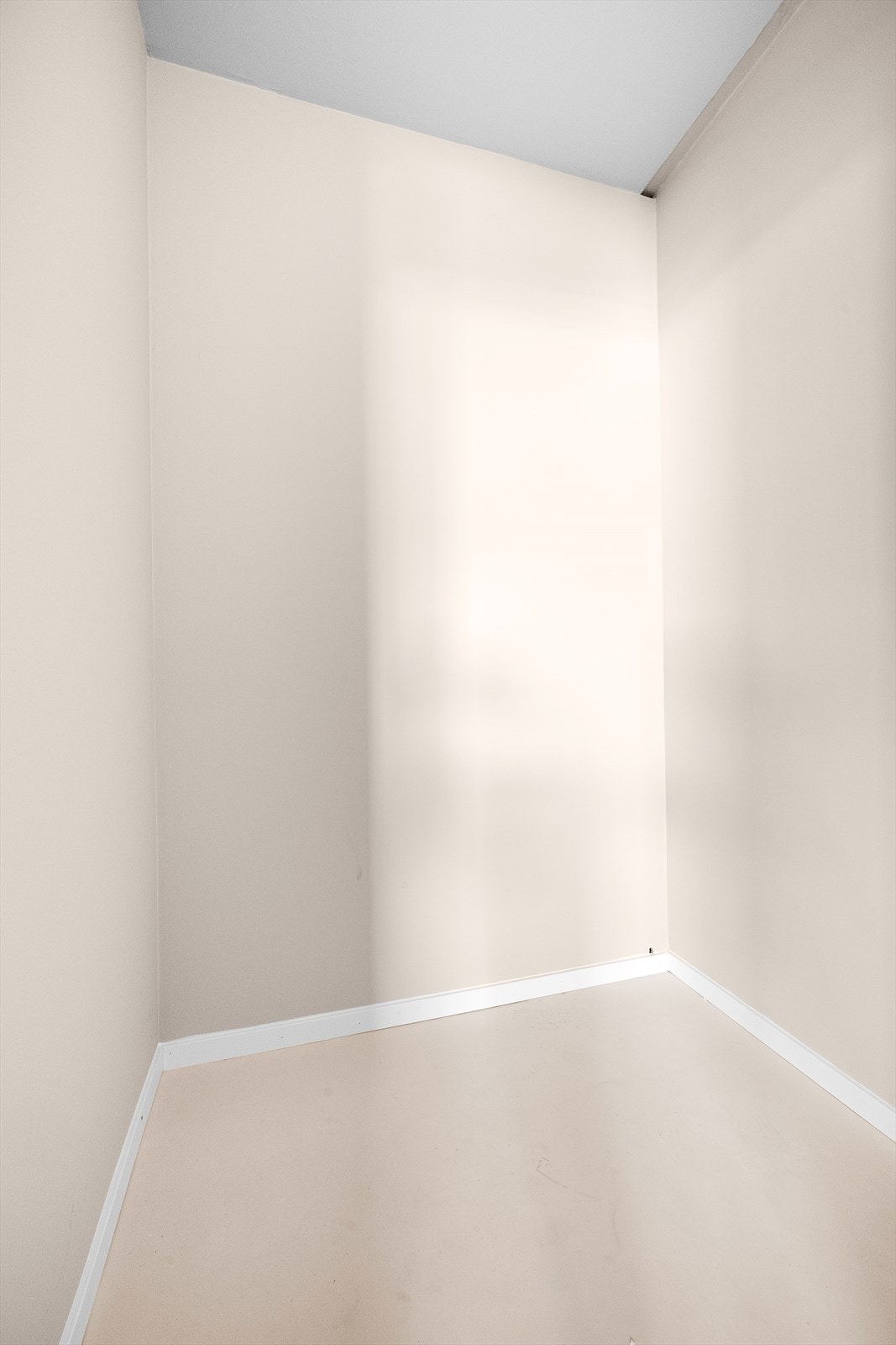 Innvendig bod på ca. 2 kvm. Galleribilde