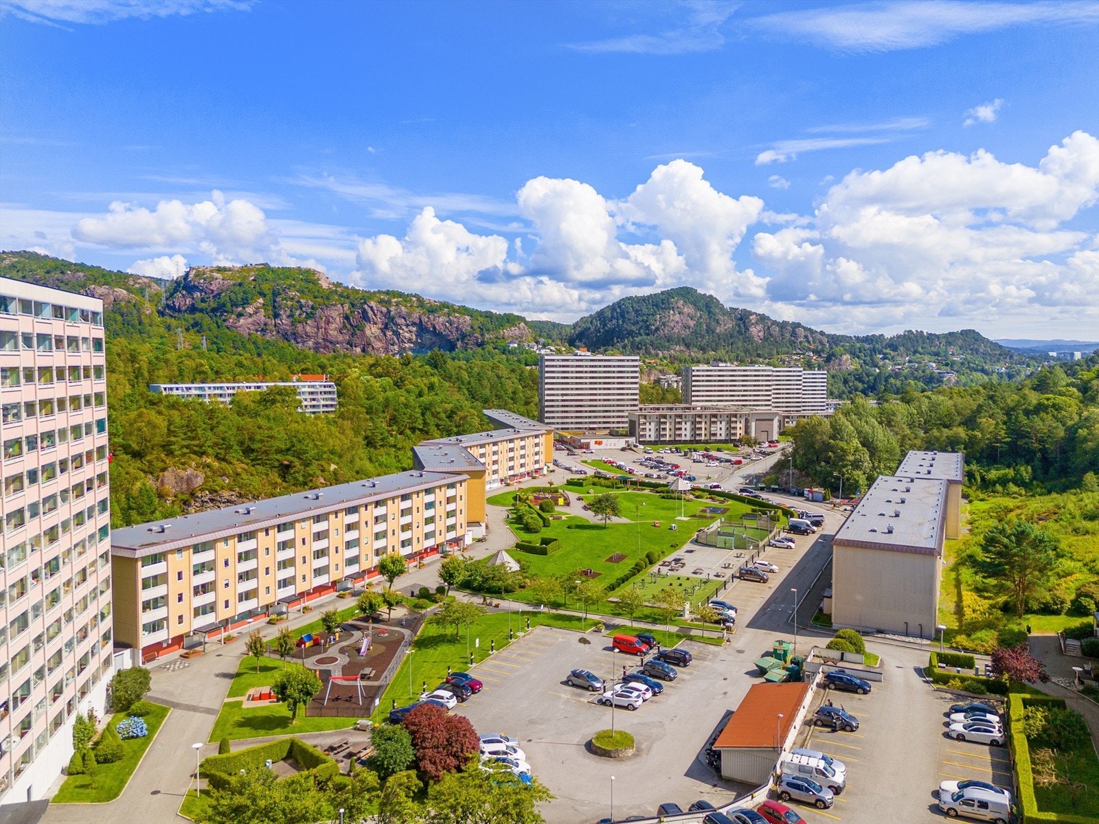 Dronefoto over Borettslaget Vestre Galleribilde