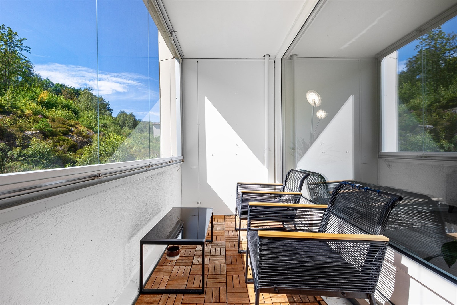 Usjenert, innglasset balkong på 6 kvm. Galleribilde