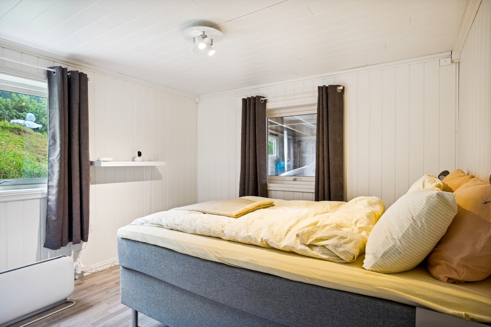 Med hele seks soverom er det god plass til familier med flere barn. Galleribilde