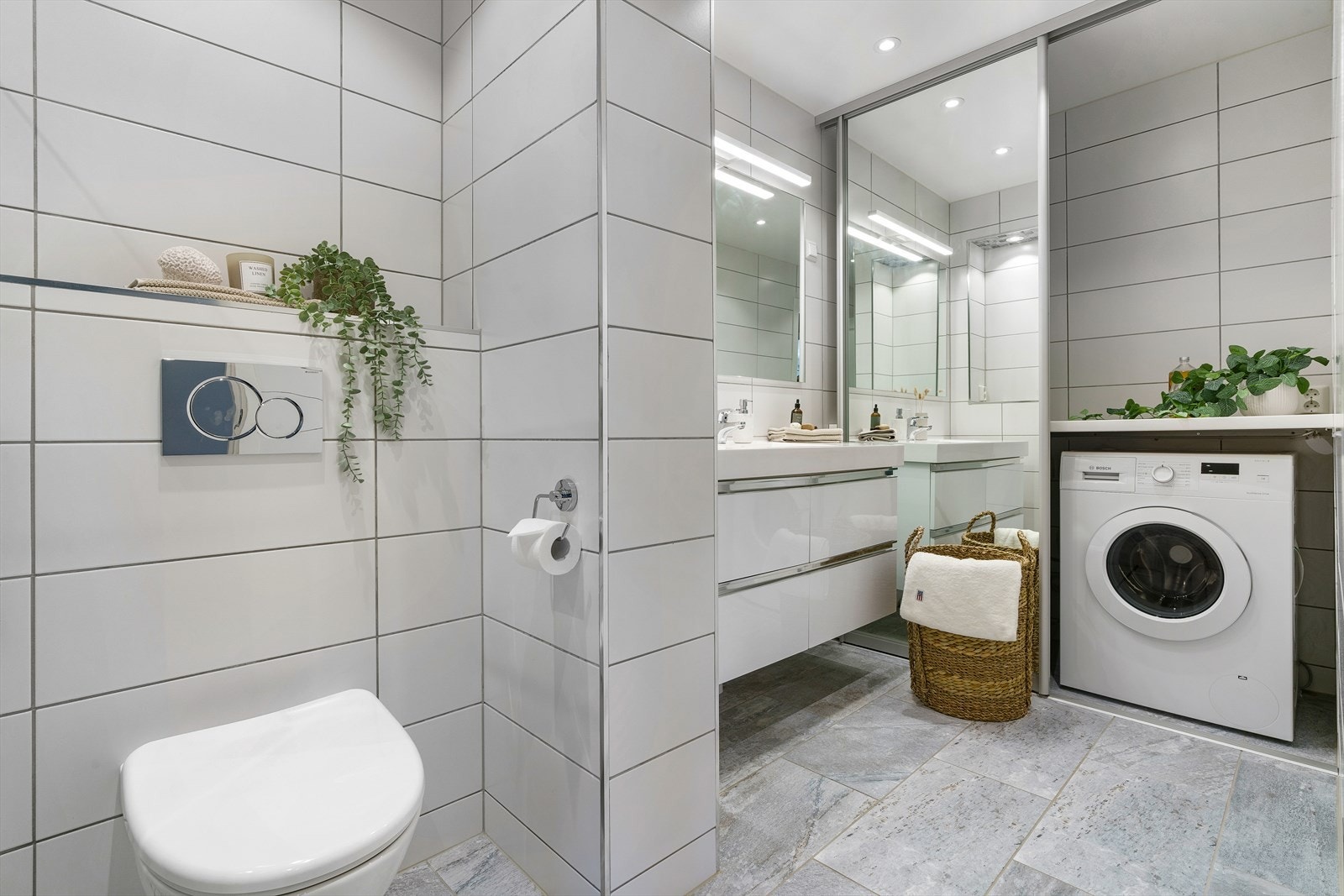 - Badet er helfliset og måler 6,8 m² - Galleribilde