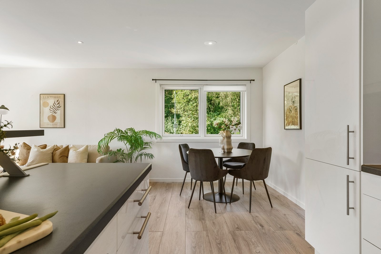 - Her er det god plass til spisebord - Galleribilde