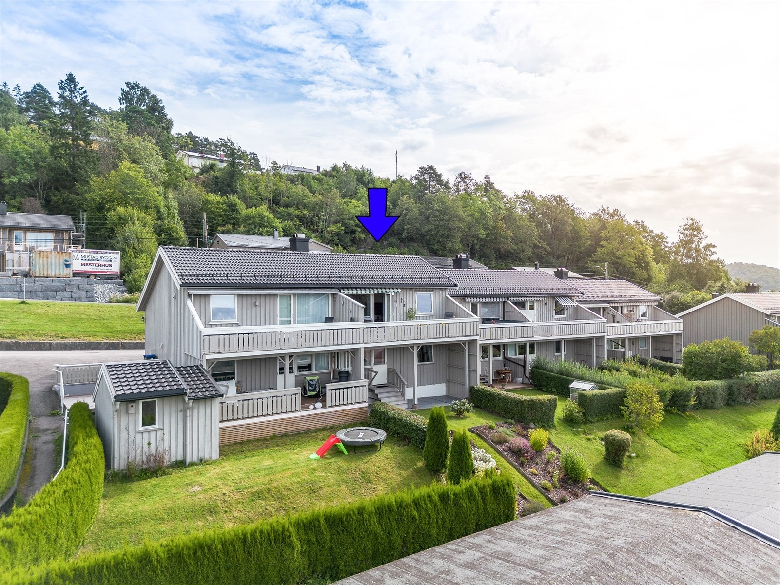 EiendomsMegler1 v/Reidun Dahl presenterer Lunde terrasse 41E - Lyst, velholdt rekkehus i attraktivt boligområde på Heistad! Galleribilde