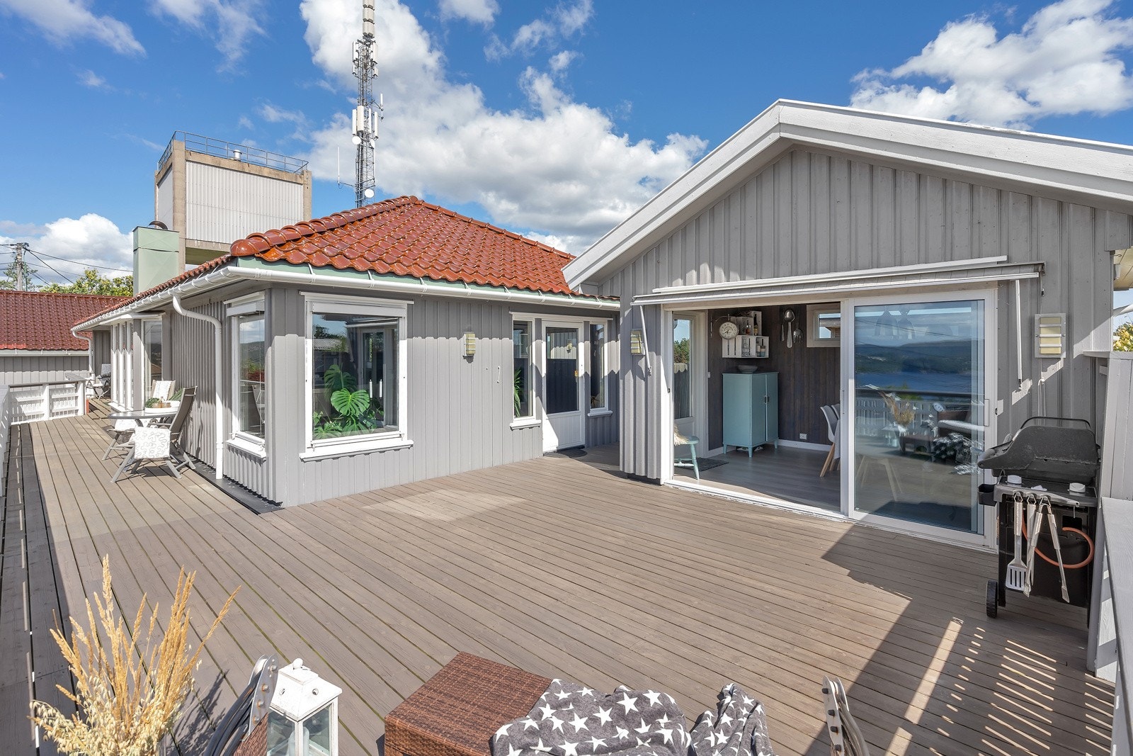 Solrik- og usjenert tomt. Nærhet til flere fine turområder Galleribilde