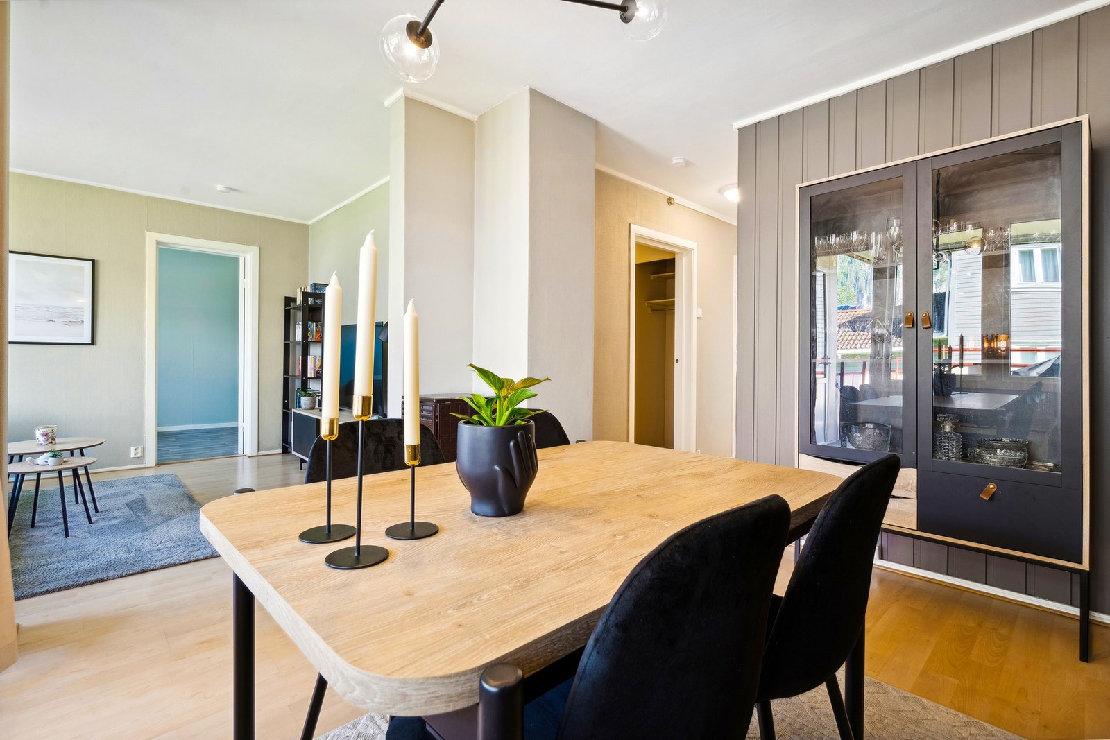 Leiligheten er på ca. 71 m²og fremstår attraktiv med flere nye overflater, og flere oppgraderinger i senere år. Galleribilde