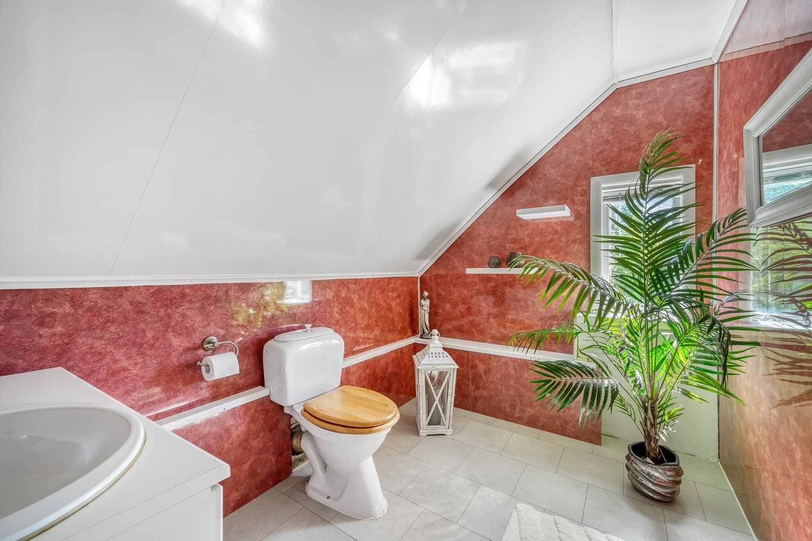 Eget toalettrom i loftsetasjen. Galleribilde