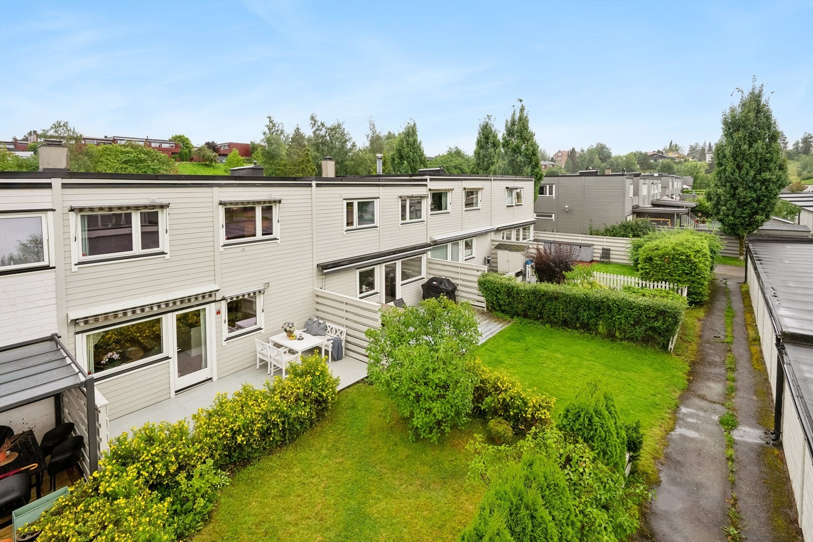 Karisveien er et barnevennlig område, med kort vei til skoler, barnehager, matbutikker og kollektivtransport. Galleribilde