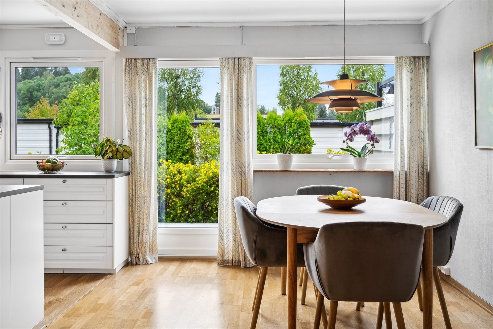 Boligen har en flott stue som oppleves som lett å innrede. Galleribilde
