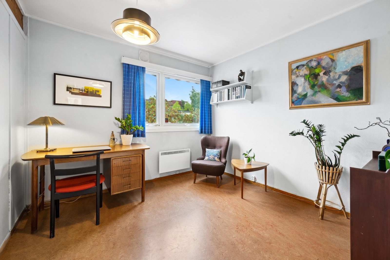 Integrerte skap i to av soverommene. Galleribilde
