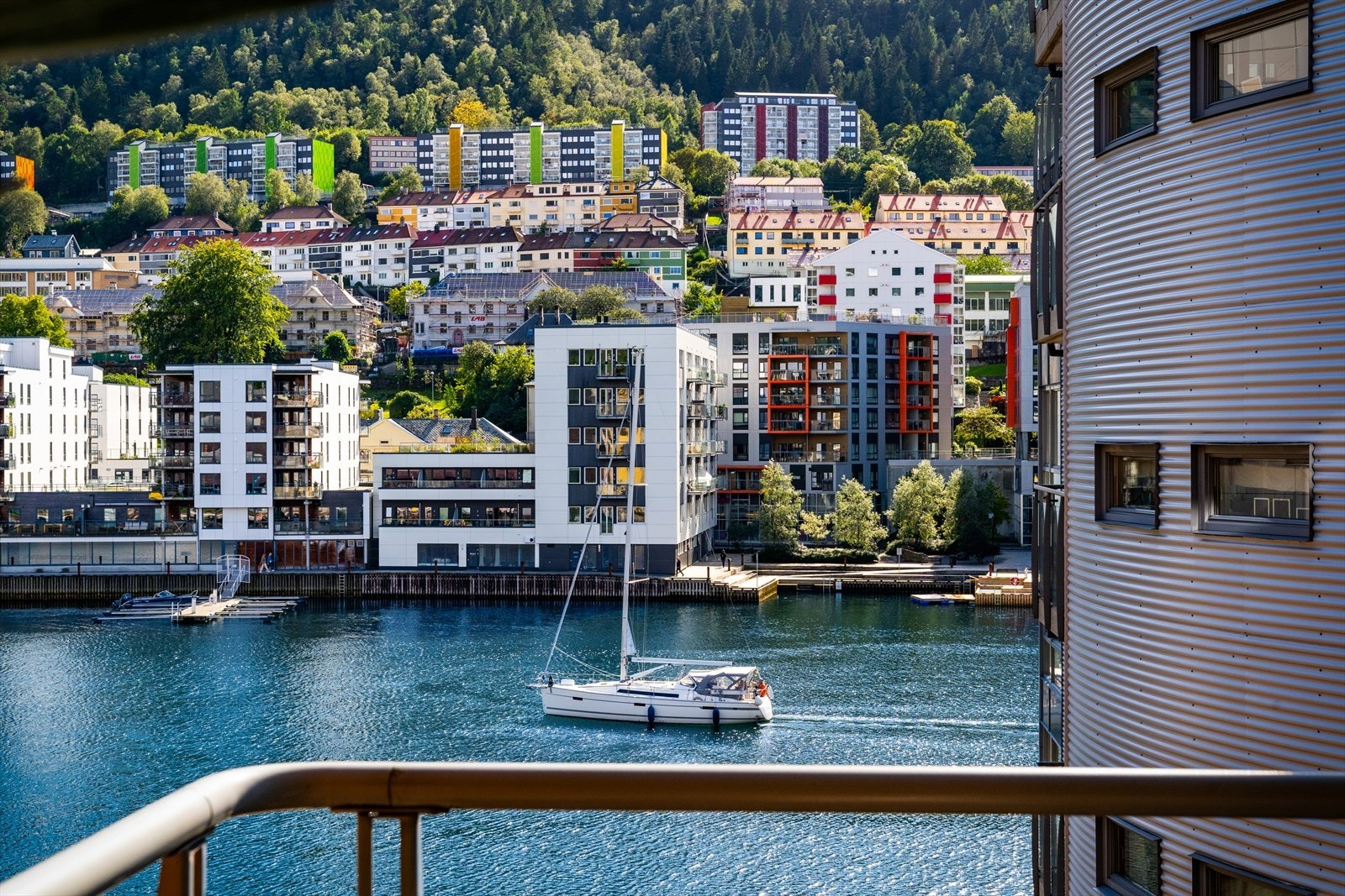 - En nydelig beliggenhet i maritime omgivelser, i et av Bergens mest ettertraktede borettslag - Galleribilde