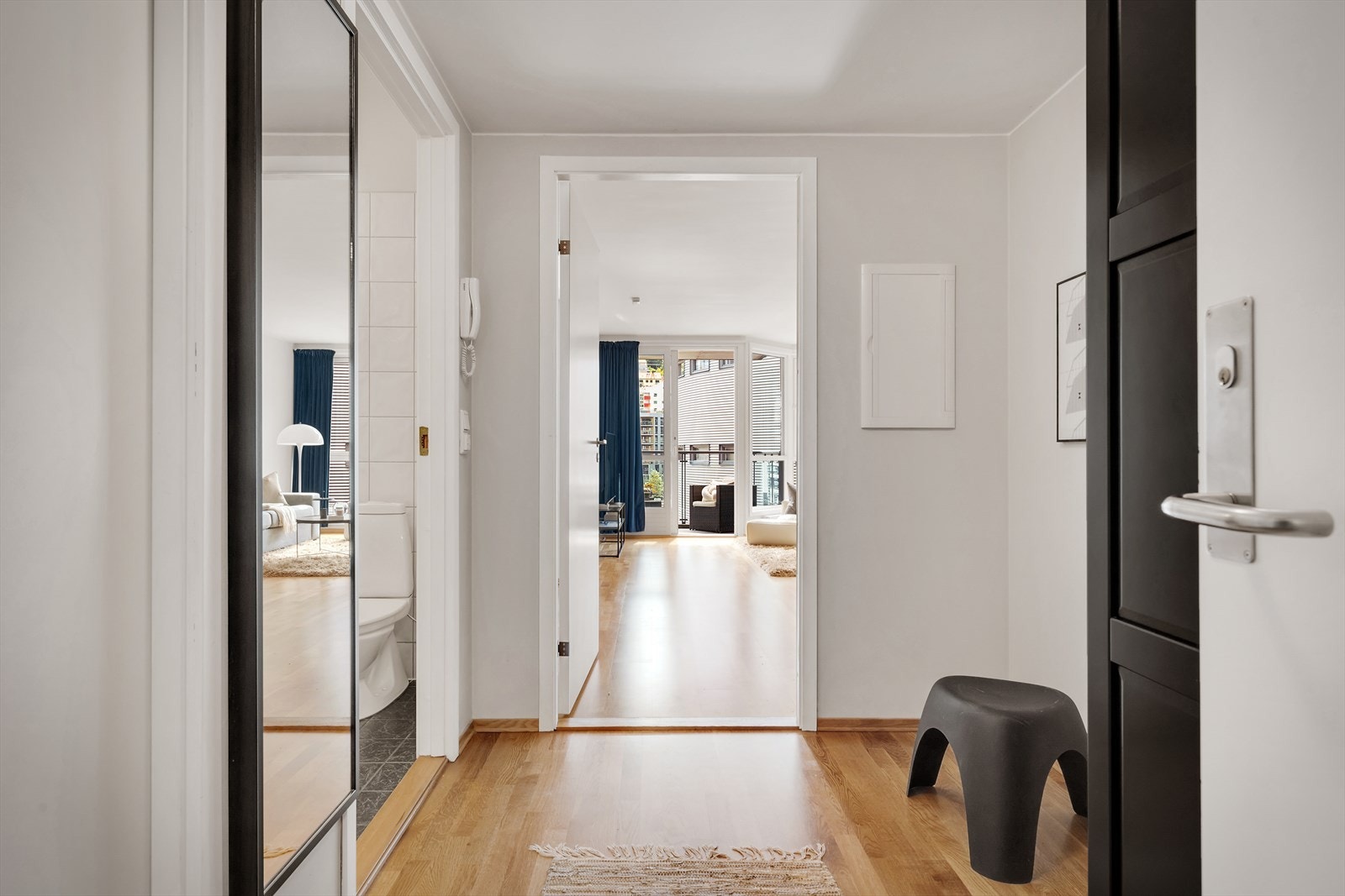 - Romslig entré på 6m² - Galleribilde