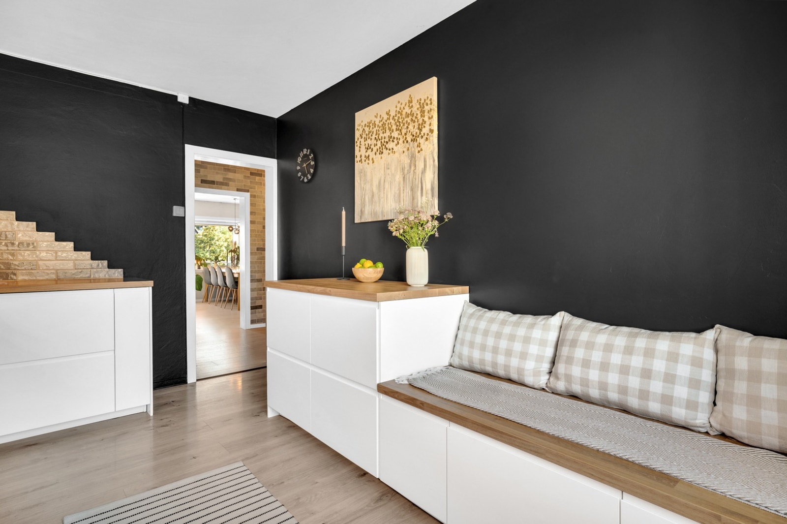 Kjøkkenet har ellers godt med både skap- og benkeplass. Galleribilde