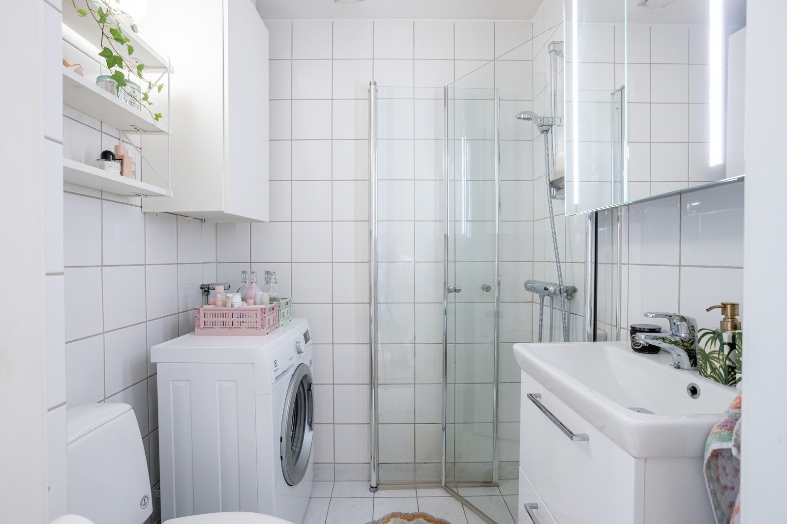 Pent flislagt baderom som ble pusset opp i regi av gården i 2001. Under rehabiliteringen ble også vann- og avløpsrørene skiftet. Galleribilde