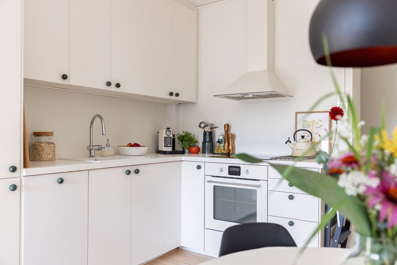 Tidløst og pent kjøkken fra 2016. Galleribilde