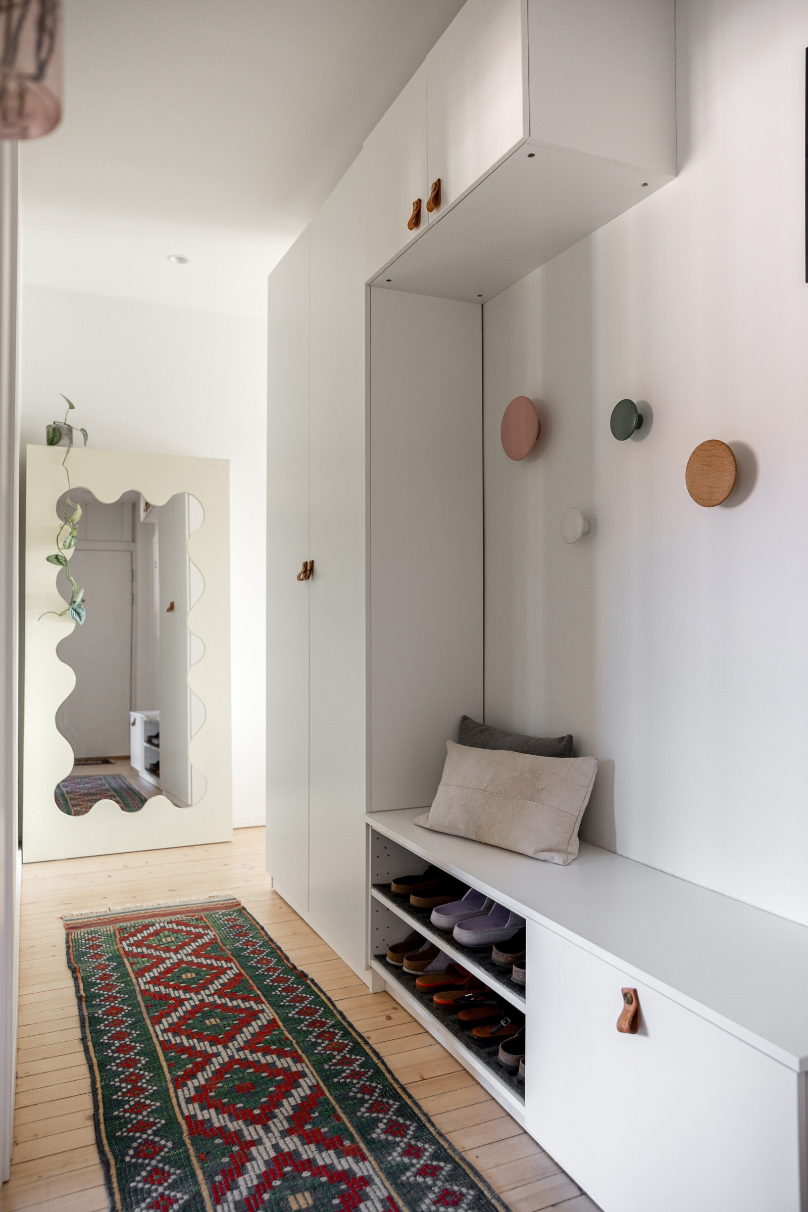 Ytterligere lagringsplass finnes også i bod på loftet (kun en trapp opp) og en bod i kjelleren. Galleribilde