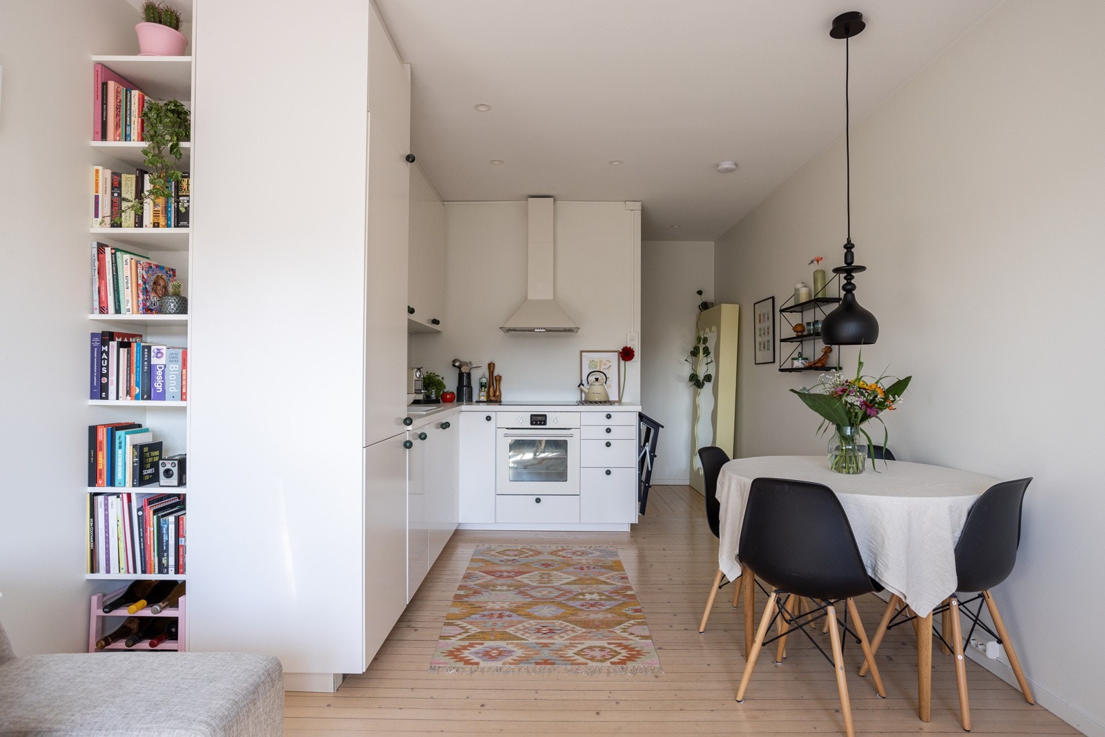 Legg merke til den smarte, innbygde hyllen! Galleribilde