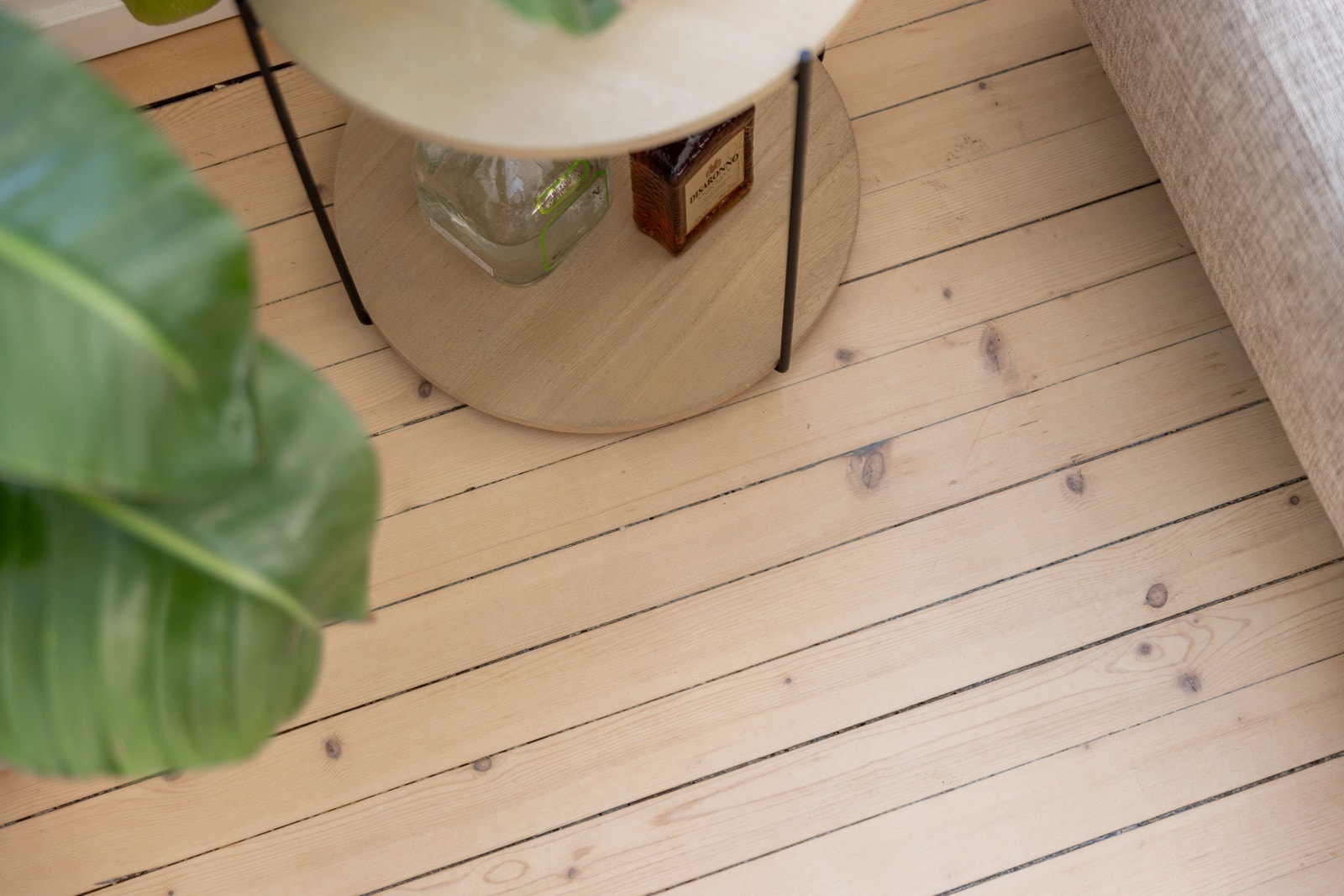 De sjarmerende originale tregulvene går igjen i alle rom. Galleribilde