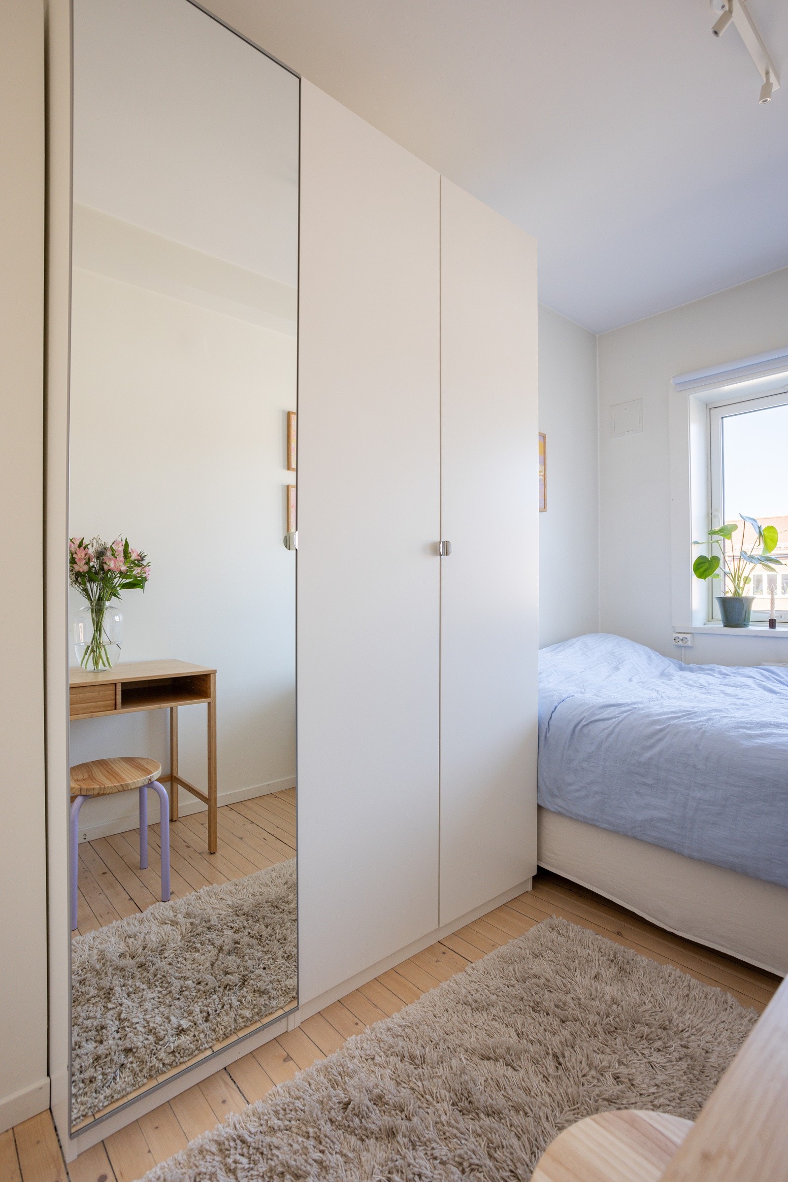 Mye lagringsplass går virkelig igjen i dette hjemmet. Galleribilde