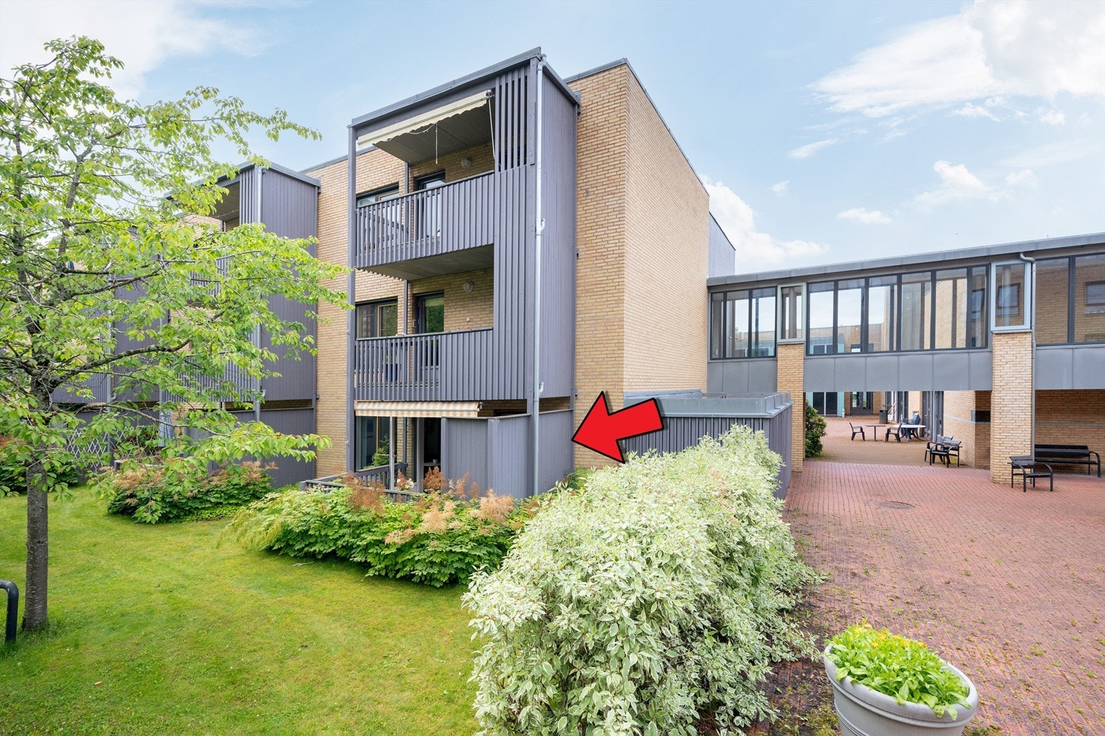 Leiligheten ligger fint til med markterrasse i 1. etg. Galleribilde