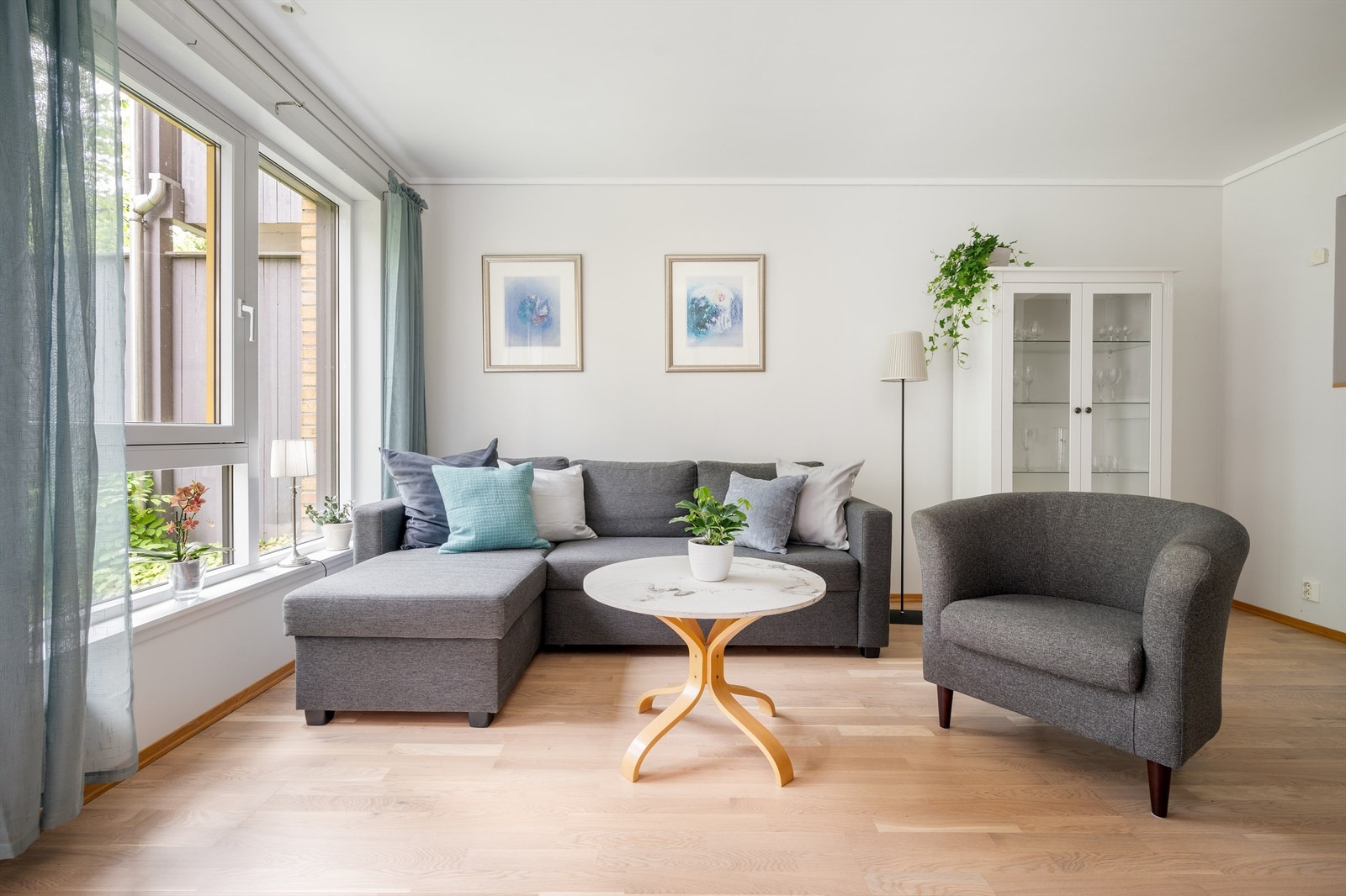 Lys og trivelig stue Galleribilde