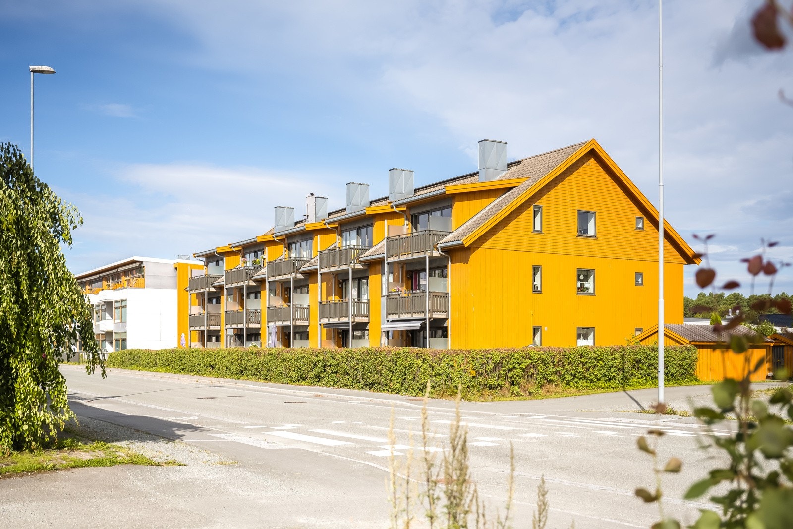 Felleskostnader på 3.995,- som inkluderer Kom.avgifter, renovasjon, TV/internett, felles bygningsforsikring, diverse drift og vedlikehold Galleribilde